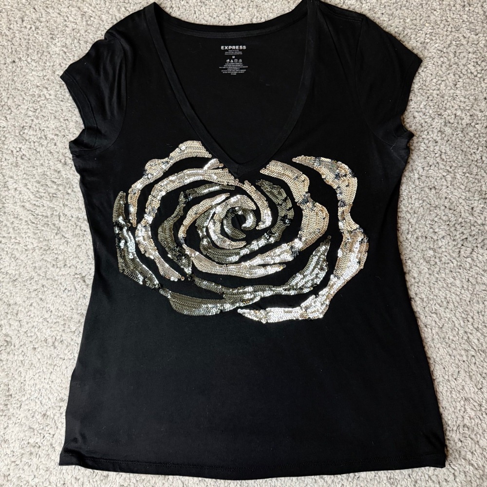 Express Womens Black V-Neck Sequin Rose Graphic Tee Cap Sleeve Top Size M